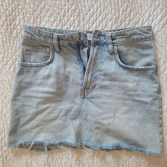 Zara Light Wash Denim Mini Skirt - Picture 3 of 6